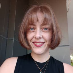 Özge K.